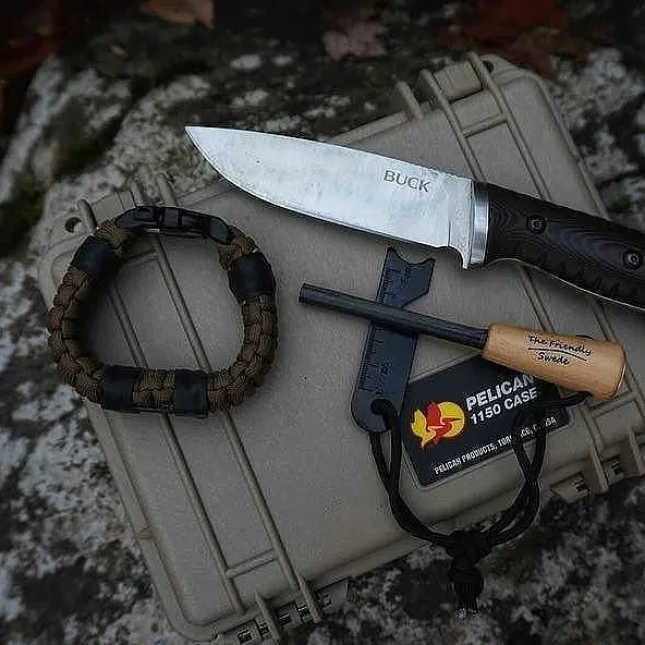 Bug Out Bracelet - Paracord Bracelet, Survive Offgrid with 30 item last ditch effort kit.