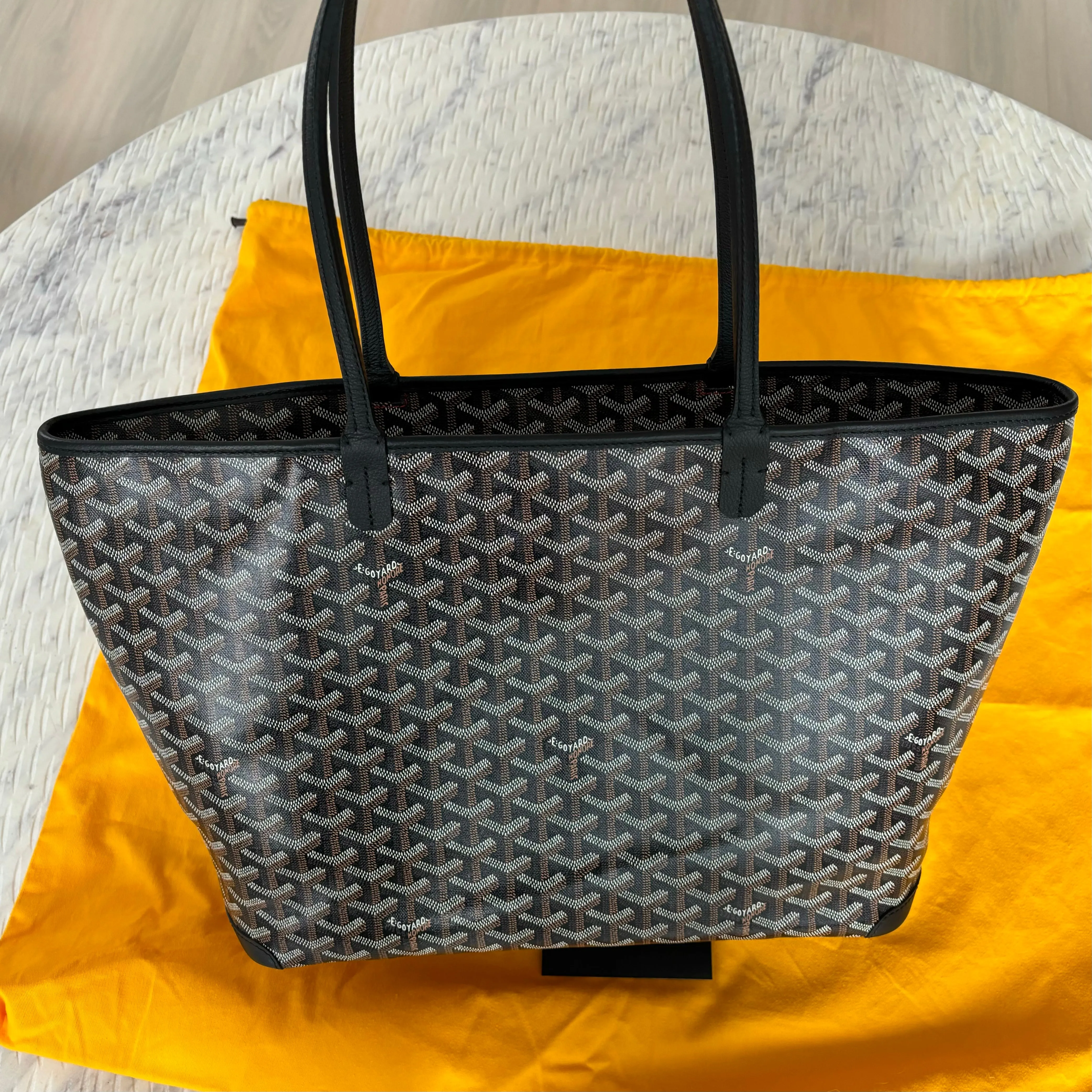 Stylish Goyard Artois MM Leather Tote Bag with Modifiable Straps