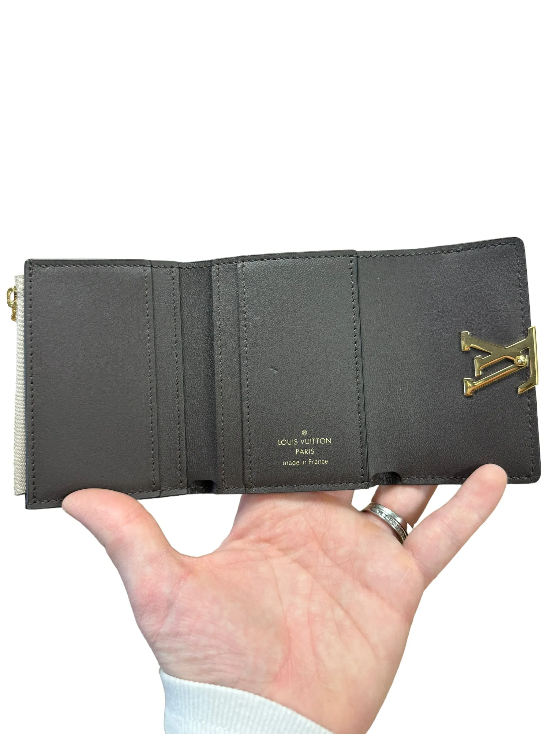 Wallet Luxury Designer By Louis Vuitton  Size: Small